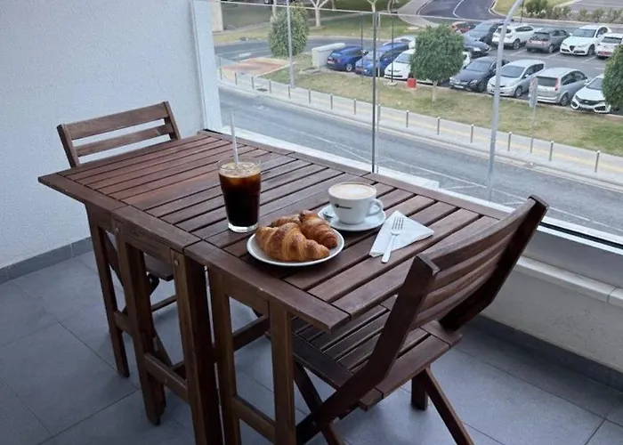 Marinas Harbour Court 206 *