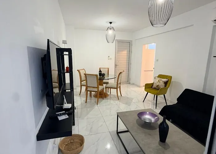 Marinas Harbour Court 206 *