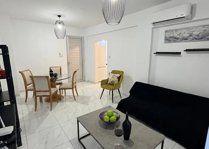 Marinas Harbour Court 206 פאפוס