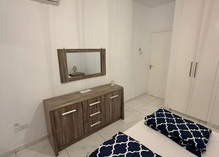 Marinas Harbour Court 206 דירה פאפוס