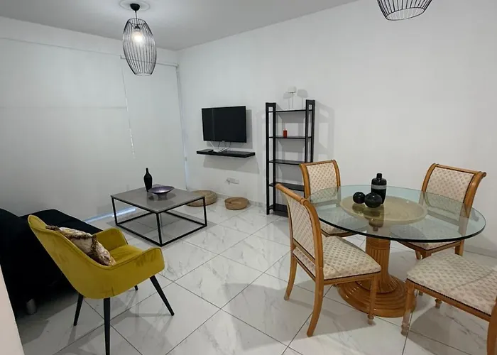 Marinas Harbour Court 206 פאפוס