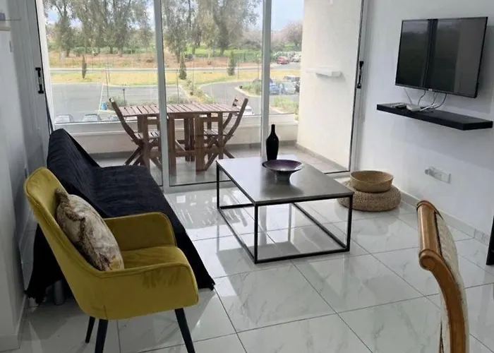 דירה Marinas Harbour Court 206 פאפוס